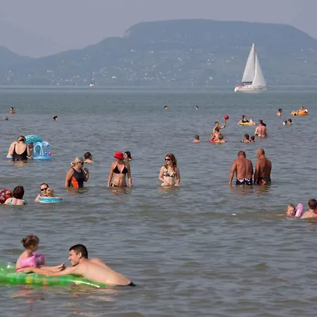 Balatonkeresztur/balaton 19296 *